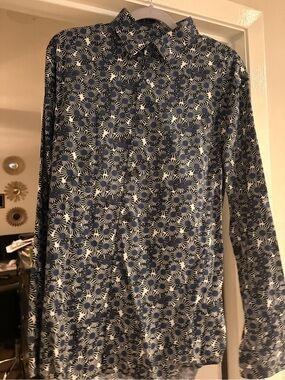 Express Navy and White Geometric Button-Down Shirt Size Medium
